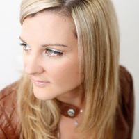 Julia Neville Photo 11