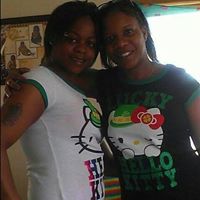 Andrea Leach Photo 13