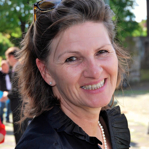 Stefanie Roth Photo 27