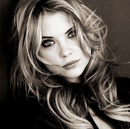 Crystal Lawrence Photo 25