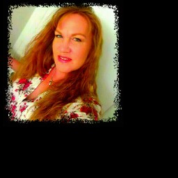 Michele Nicholson Photo 26