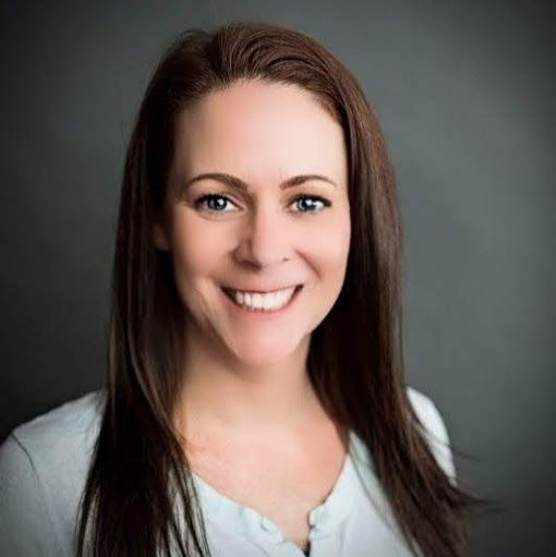 Emily Cooper Photo 19