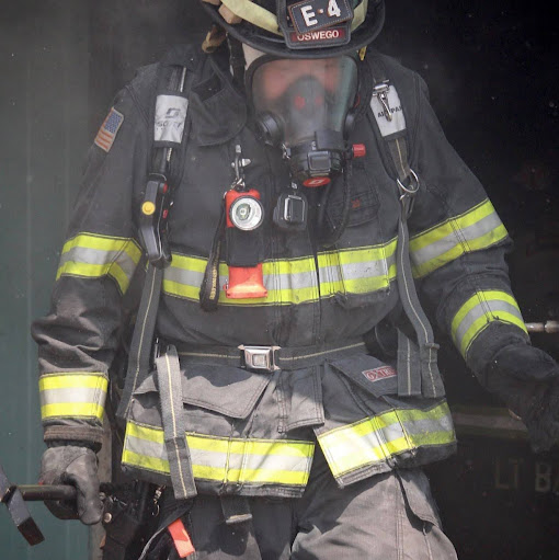 Roberto Flores Photo 17