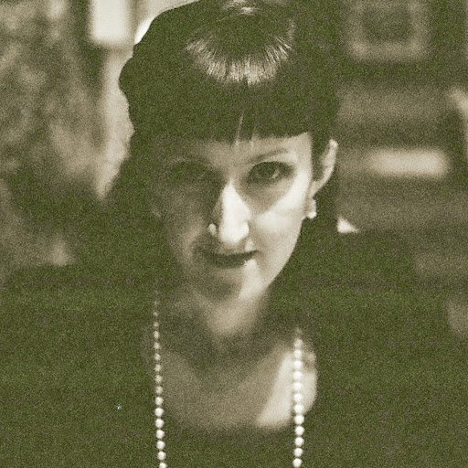 Elizabeth Roth Photo 35
