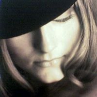 Rosie Robinson Photo 7