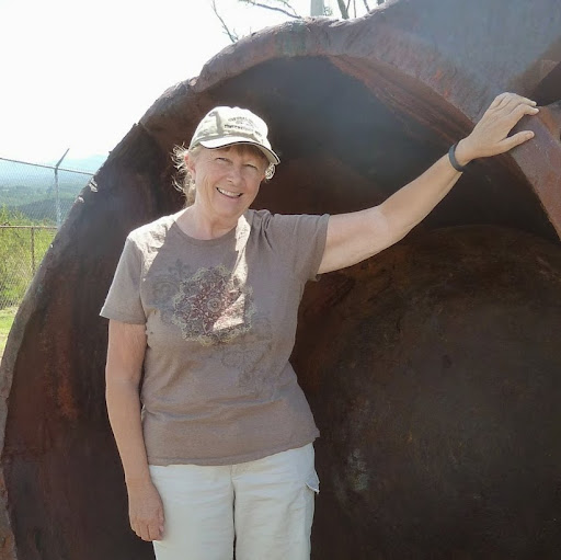 Janet Jones Photo 10
