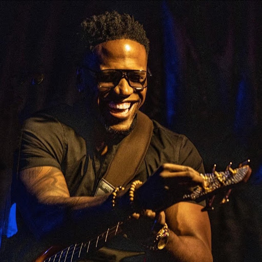 Julian Vaughn Photo 24