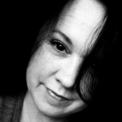 Stephanie Lang Photo 15