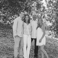 Elizabeth Larson Photo 34