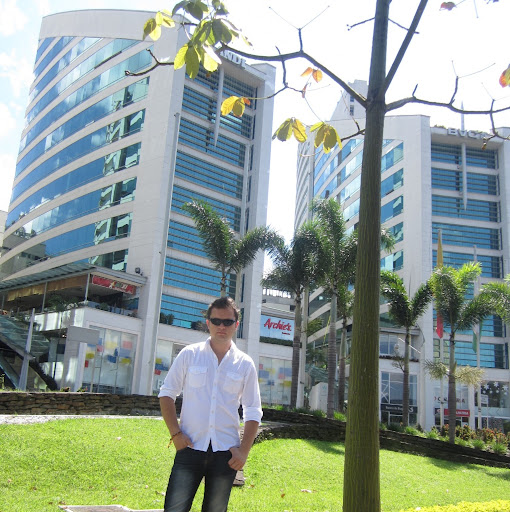 Luis Garzon Photo 10