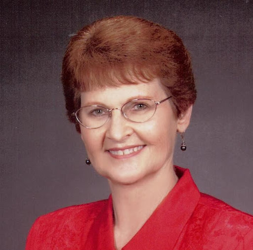 Ellen Davis Photo 17