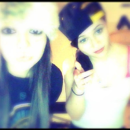 Julia Clements Photo 30