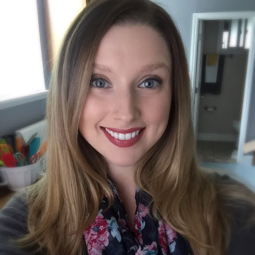 Danielle Kemp Photo 10