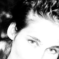 Claudia Collins Photo 8