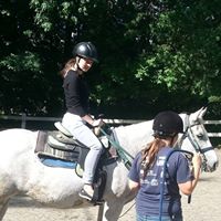 Emily Abbott Photo 9