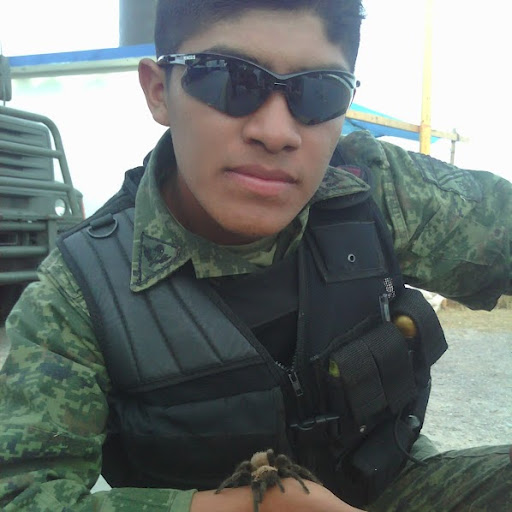 Andy Guzman Photo 32