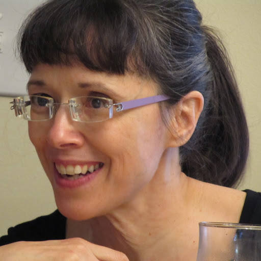 Julie Oliver Photo 29