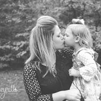 Kristen Beard Photo 15