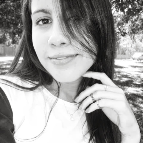 Julia Lara Photo 12