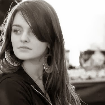 Laura Andrews Photo 18