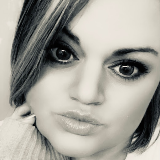 Andrea Bell Photo 30