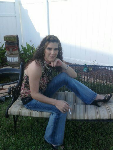 Julie Benton Photo 13
