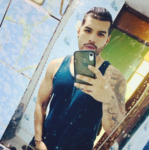 Adrian Vera Photo 23