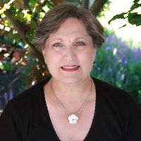 Linda Callahan Photo 30