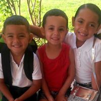 Linda Flores Photo 39