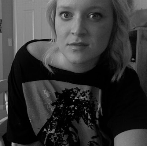 Christina Davies Photo 34