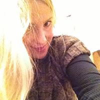 April Davis Photo 20