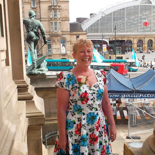 Debbie Heaton Photo 19