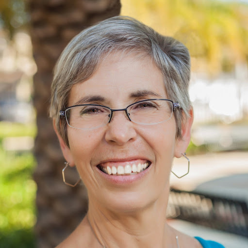 Susan Fernandez Photo 33