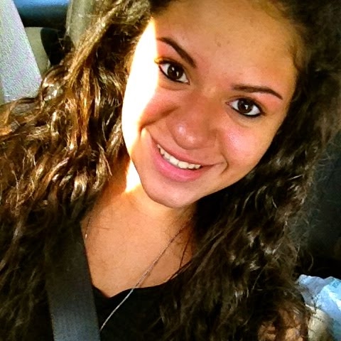 Julia Mackey Photo 6