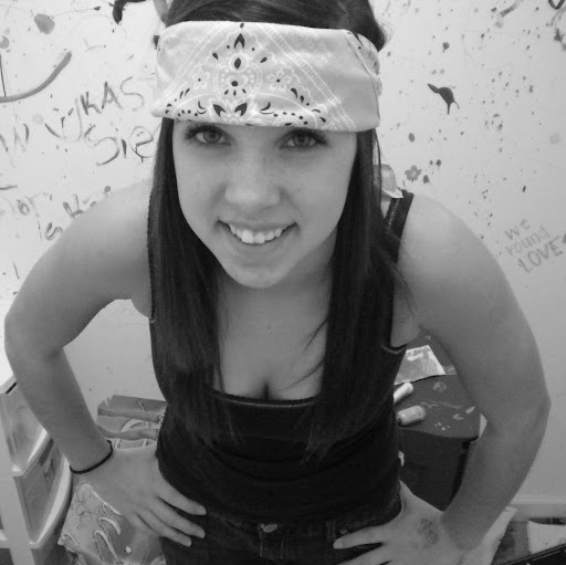 Lindsey Garrett Photo 16