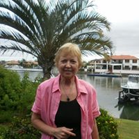 Julie Claxton Photo 22