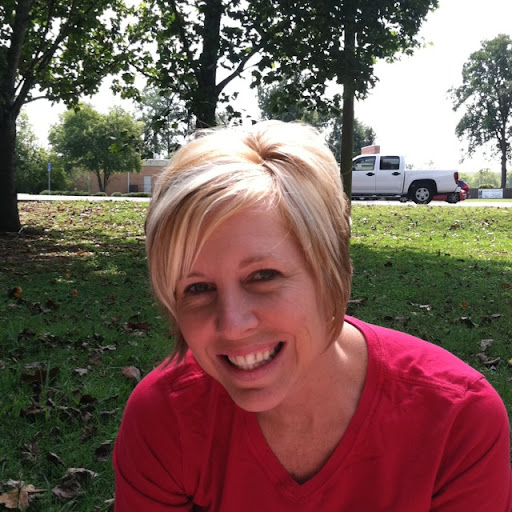 Stephanie Meadows Photo 18