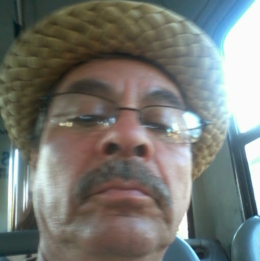 Salvador Robles Photo 40