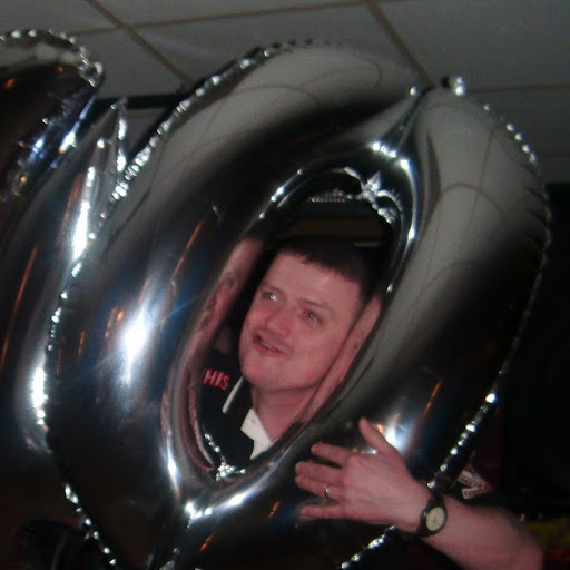 Joseph Quinn Photo 31