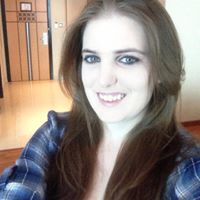 Julia Gardner Photo 18