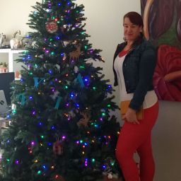 Leah Gregory Photo 19