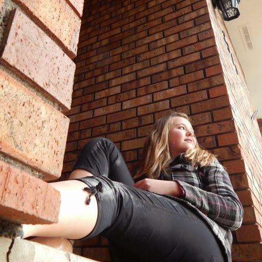 Anna Warden Photo 15