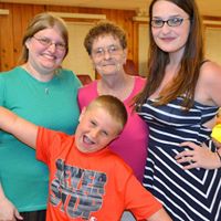 Ellie Anderson Photo 38