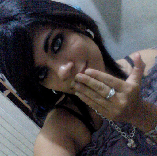 Angie Castillo Photo 7