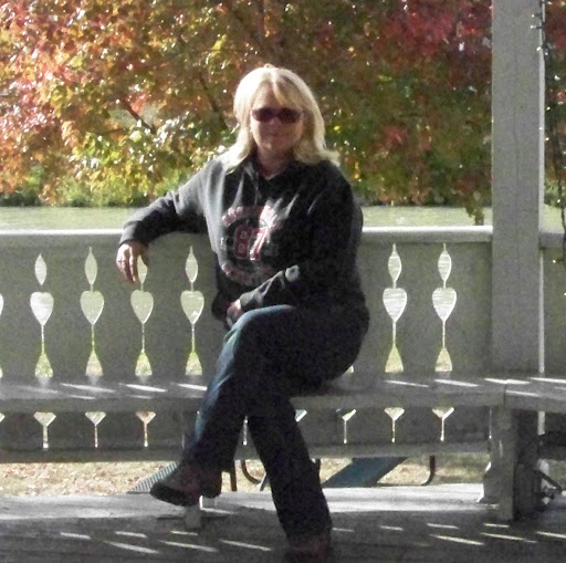 Kelly Holland Photo 36