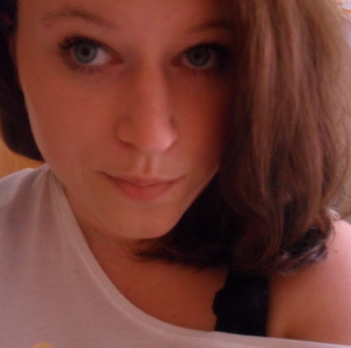 Julia Kruse Photo 19