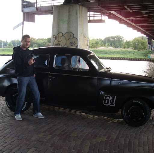 Alexander Kahn Photo 24