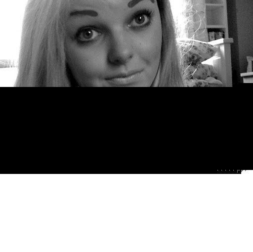 Rosie Thomas Photo 36