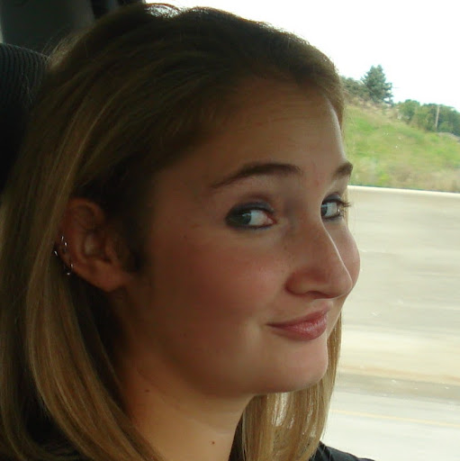 Lindsay Watts Photo 15