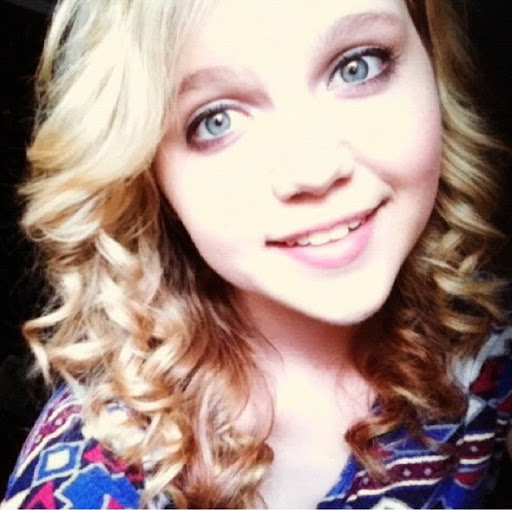 Emily Pettit Photo 31